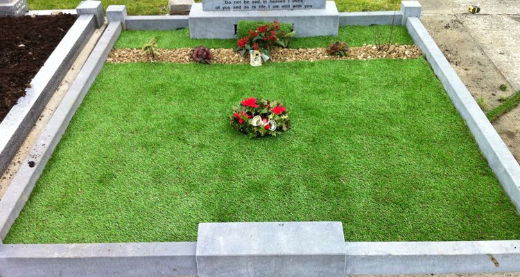 Искусственная трава для кладбища