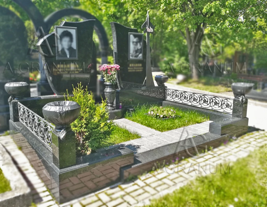 Надгробный памятник родителям